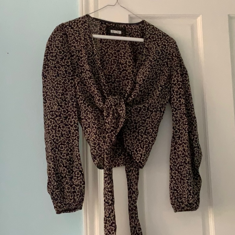 Reformation floral wrap top XS navy blue and tan